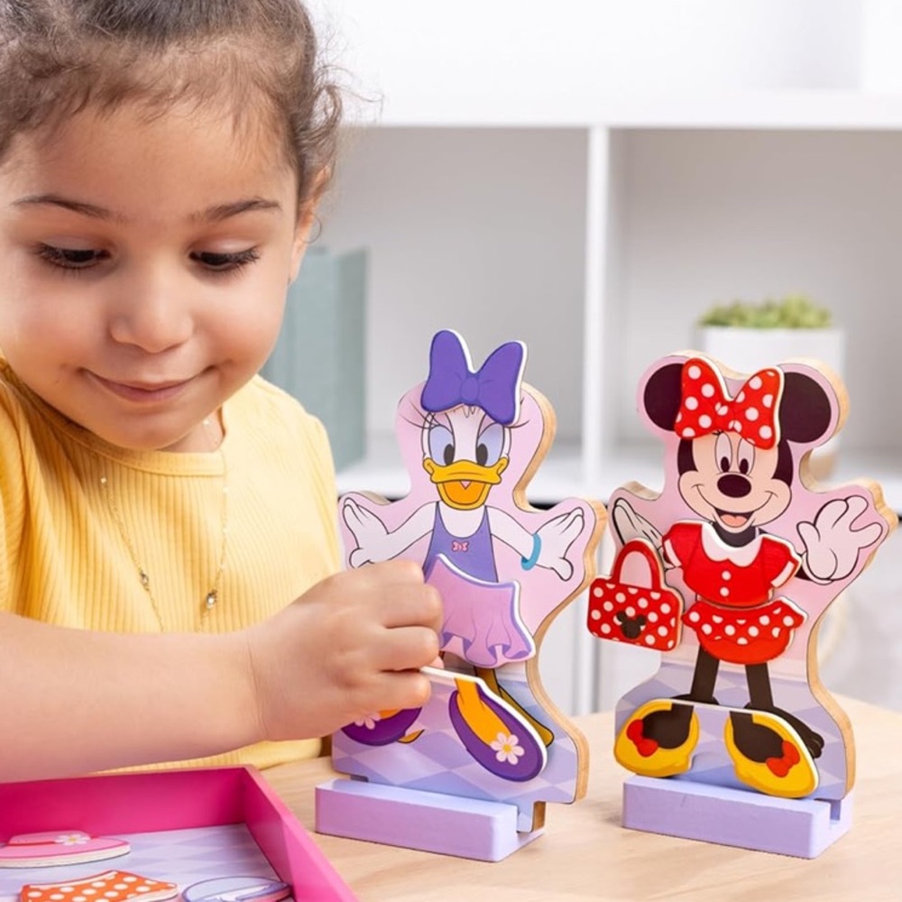 Melissa & Doug Disney Minnie Mouse and Daisy Duck Magnetic Dress-Up Set - NWT - Picture 5 of 5